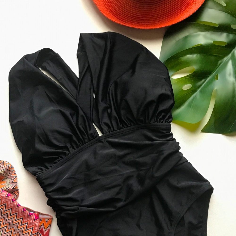 One-Piece Plunging V-Neckline Women Bathing Suit. Tummy Concealer. Size M (NWOT)